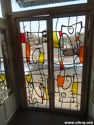 Decorative stained glass for doors, photo