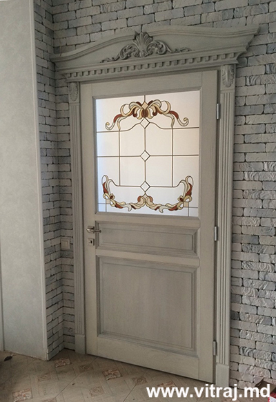 Decorative glass for doors